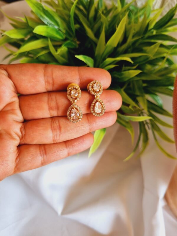 White Stone with Flower Neckset - Image 5