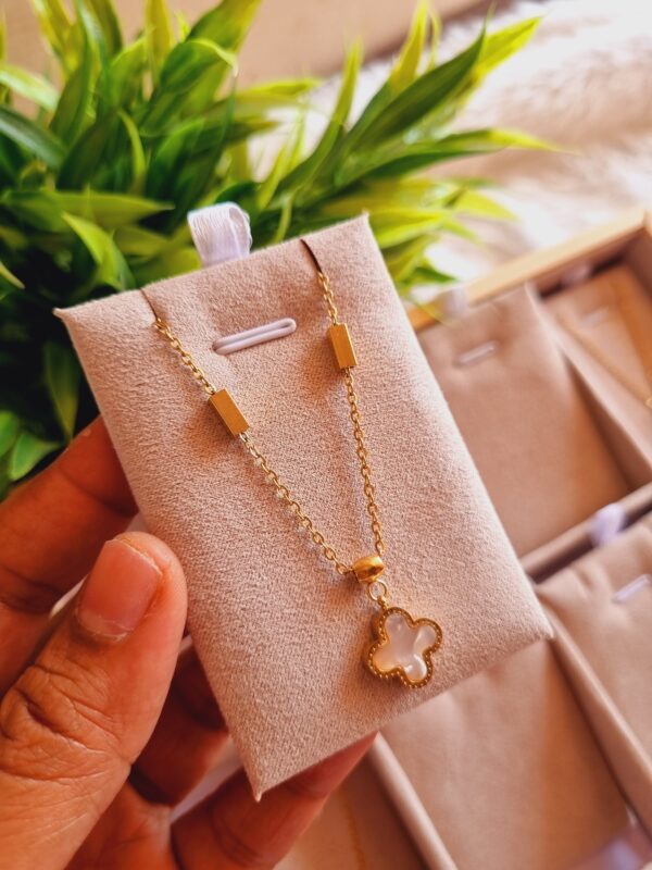 White Clover Chain