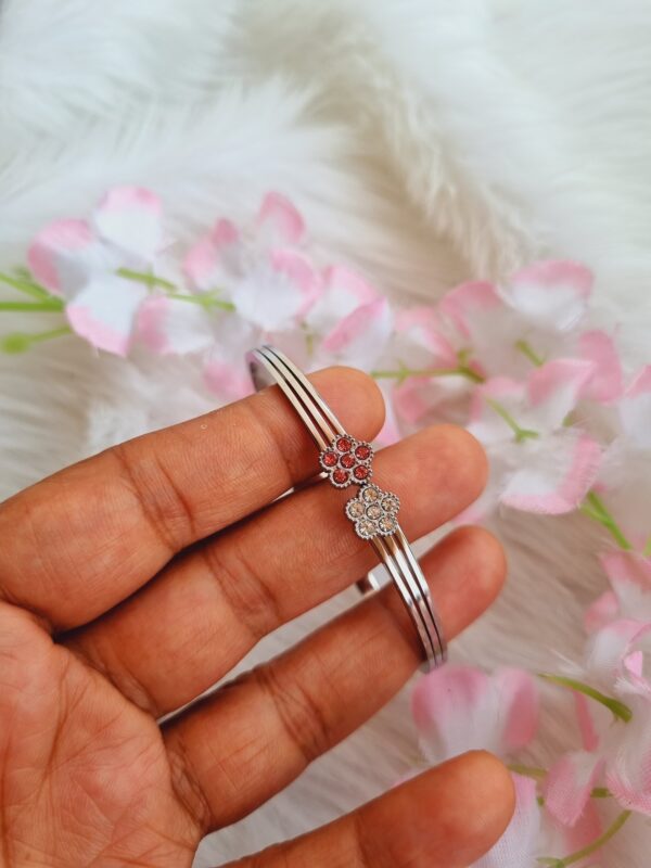 Pretty Flower Silver Bracelet - Image 2