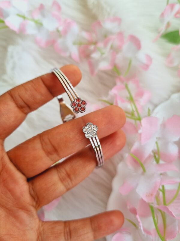 Pretty Flower Silver Bracelet - Image 3