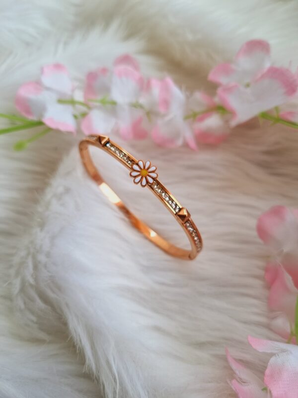 Beautiful Flower Bracelet - Image 2