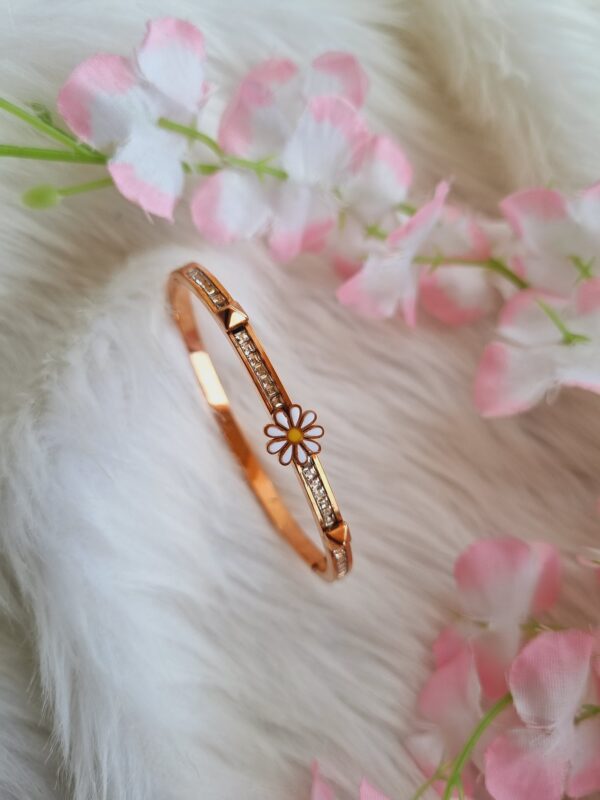 Beautiful Flower Bracelet - Image 3