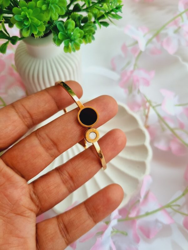 Black Round Bracelet - Image 4